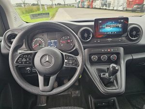 Deska rozdzielcza i stanowisko kierowcy — Mercedes-Benz CITAN 110 CDI Long Airco Mbux Eur6 z 2024 roku