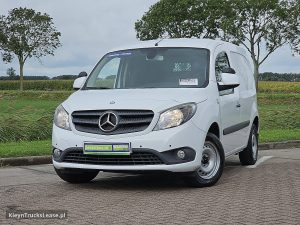 Przód pojazdu — Mercedes-Benz CITAN 112 benzine ac z 2018 roku