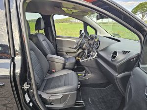 Wnętrze kabiny — Mercedes-Benz EQT L1 LED 278KM WLTP! z 2025 roku