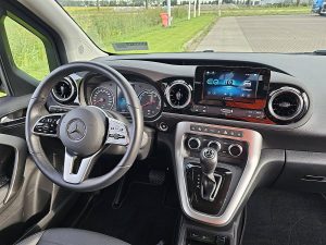 Deska rozdzielcza i stanowisko kierowcy — Mercedes-Benz EQT L1 LED 278KM WLTP! z 2025 roku