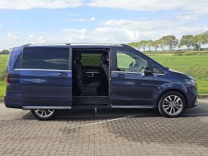 Drzwi boczne przestrzeni ładunkowej — Mercedes-Benz EQV 300 wltp 364 kms z 2024 roku
