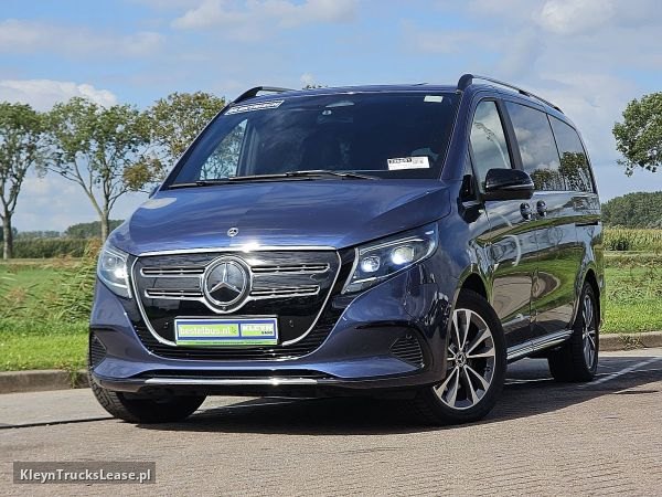 Mercedes-Benz EQV 300 wltp 364 kms z 2024 roku, do przewozu osób z zagranicy — przód pojazdu