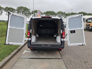 Przestrzeń ładunkowa — Mercedes-Benz EVITO 66Kwh Wltp 292 kms z 2022 roku