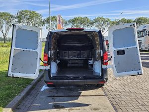 Przestrzeń ładunkowa — Mercedes-Benz EVITO 66Kwh Wltp 292 kms z 2022 roku
