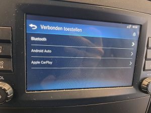Ekran z Apple CarPlay — Mercedes-Benz EVITO 66Kwh Wltp 292 kms z 2022 roku