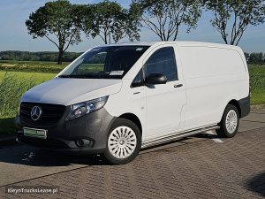 Strona kierowcy z przodu — Mercedes-Benz EVITO 66Kwh Wltp 292 kms z 2022 roku
