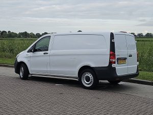 Strona kierowcy z tyłu — Mercedes-Benz EVITO 66Kwh Wltp 292 kms z 2022 roku