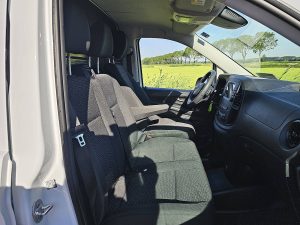 Wnętrze kabiny — Mercedes-Benz EVITO 66Kwh Wltp 292 kms z 2022 roku