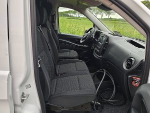 Wnętrze kabiny — Mercedes-Benz EVITO 66Kwh Wltp 292 kms z 2022 roku