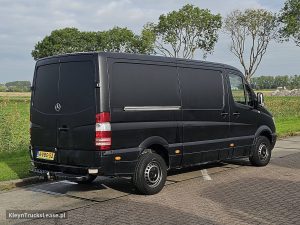 Strona pasażera z tyłu — Mercedes-Benz SPRINTER z 2009 roku