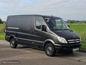 Strona pasażera z przodu — Mercedes-Benz SPRINTER z 2009 roku