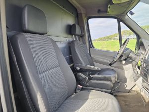 Wnętrze kabiny — Mercedes-Benz SPRINTER z 2009 roku