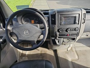 Deska rozdzielcza i stanowisko kierowcy — Mercedes-Benz SPRINTER z 2009 roku