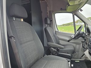 Wnętrze kabiny — Mercedes-Benz SPRINTER 311 L3H2 Post-Nl Koerier z 2018 roku