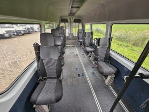 Rzędy siedzeń i ścianka działowa — Mercedes-Benz SPRINTER 313 Maxi rolstoel z 2013 roku