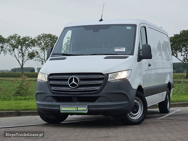 Mercedes-Benz SPRINTER 314 L2H1 RWD Trekhaak z 2018 roku, blaszak z zagranicy — przód pojazdu