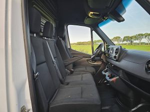 Wnętrze kabiny — Mercedes-Benz SPRINTER 314 L2H2 Automaat 3.5t z 2019 roku