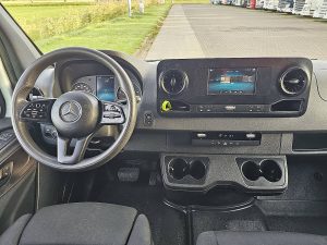 Deska rozdzielcza i stanowisko kierowcy — Mercedes-Benz SPRINTER 314 L2H2 Automaat 3.5t z 2019 roku