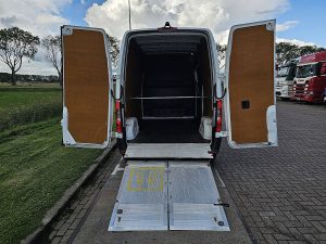 Przestrzeń ładunkowa — Mercedes-Benz SPRINTER 315 ac aut laadklep EUR6 z 2023 roku