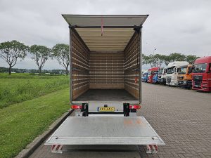 Przestrzeń ładunkowa — Mercedes-Benz SPRINTER 315 ac automaat EURO6 z 2021 roku