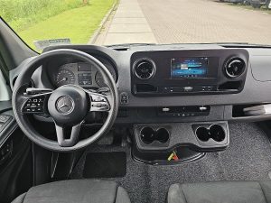 Deska rozdzielcza i stanowisko kierowcy — Mercedes-Benz SPRINTER 315 ac automaat EURO6 z 2021 roku