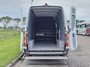 Przestrzeń ładunkowa — Mercedes-Benz SPRINTER 315 ac automaat EURO6 z 2023 roku