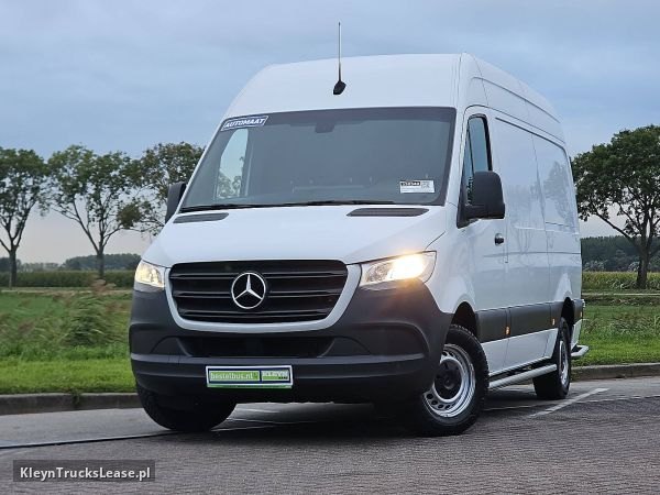 Mercedes-Benz SPRINTER 315 ac automaat EURO6 z 2023 roku, blaszak z zagranicy — przód pojazdu