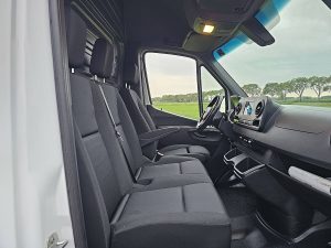 Wnętrze kabiny — Mercedes-Benz SPRINTER 315 ac automaat EURO6 z 2023 roku
