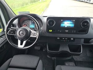 Deska rozdzielcza i stanowisko kierowcy — Mercedes-Benz SPRINTER 315 ac automaat EURO6 z 2023 roku