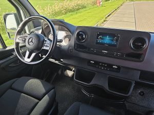 Deska rozdzielcza i stanowisko kierowcy — Mercedes-Benz SPRINTER 315 ac automaat EURO6 z 2023 roku
