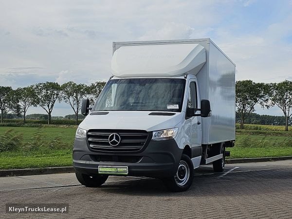 Mercedes-Benz SPRINTER 315 ac automaat EURO6 z 2023 roku, kontener z zagranicy — przód pojazdu