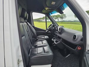 Wnętrze kabiny — Mercedes-Benz SPRINTER 316 ac automaat EURO6 z 2019 roku