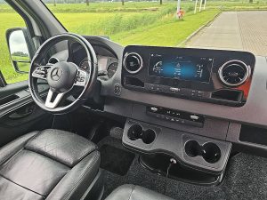 Deska rozdzielcza i stanowisko kierowcy — Mercedes-Benz SPRINTER 316 ac automaat EURO6 z 2019 roku