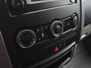 Wyposażenie specjalne wnętrza — Mercedes-Benz SPRINTER 316 XL L4 ac EURO6 z 2017 roku