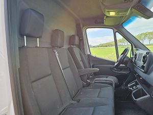 Wnętrze kabiny — Mercedes-Benz SPRINTER 317 ac automaat EURO6 z 2022 roku
