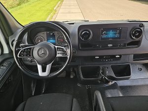Deska rozdzielcza i stanowisko kierowcy — Mercedes-Benz SPRINTER 317 ac automaat EURO6 z 2022 roku