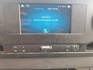 Ekran z Apple CarPlay — Mercedes-Benz SPRINTER 317 L2H2 3.5t Trekhaak z 2023 roku
