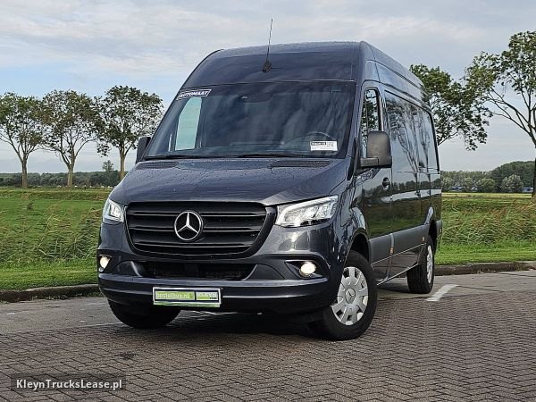 Mercedes-Benz SPRINTER 317 L2H2 3.5t Trekhaak z 2023 roku, blaszak z zagranicy — przód pojazdu