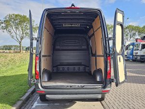 Przestrzeń ładunkowa — Mercedes-Benz SPRINTER 317 L2H2 Mbux10 LED AC! z 2024 roku