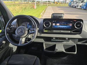 Deska rozdzielcza i stanowisko kierowcy — Mercedes-Benz SPRINTER 317 L2H2 Mbux10 LED AC! z 2024 roku
