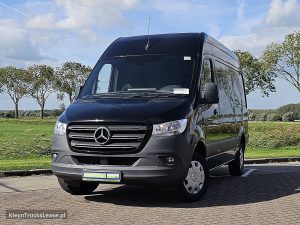 Przód pojazdu — Mercedes-Benz SPRINTER 317 L2H2 Navi Mbux AC z 2023 roku
