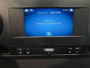 Ekran z Apple CarPlay — Mercedes-Benz SPRINTER 317 L2H2 Navi Mbux AC z 2023 roku