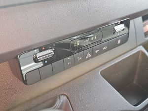 Wyposażenie specjalne wnętrza — Mercedes-Benz SPRINTER 317 L2H2 Navi Mbux AC z 2023 roku