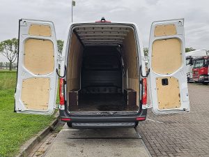 Przestrzeń ładunkowa — Mercedes-Benz SPRINTER 317 L3H2 Automaat MBUX10 z 2024 roku