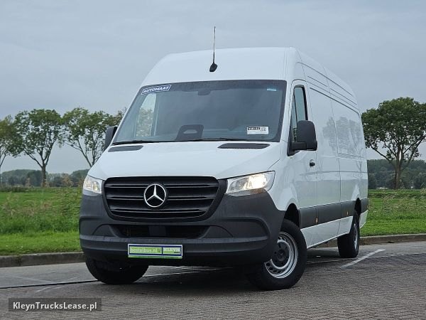Mercedes-Benz SPRINTER 317 L3H2 Automaat MBUX10 z 2024 roku, blaszak z zagranicy — przód pojazdu