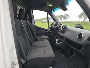 Wnętrze kabiny — Mercedes-Benz SPRINTER 317 L3H2 Maxi LED Mbux10 z 2024 roku