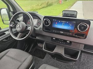 Deska rozdzielcza i stanowisko kierowcy — Mercedes-Benz SPRINTER 317 L3H2 Maxi LED Mbux10 z 2024 roku