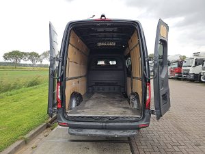 Przestrzeń ładunkowa — Mercedes-Benz SPRINTER 319 L2H2 MBUX10  LED!! z 2023 roku