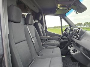Wnętrze kabiny — Mercedes-Benz SPRINTER 319 L2H2 MBUX10  LED!! z 2023 roku