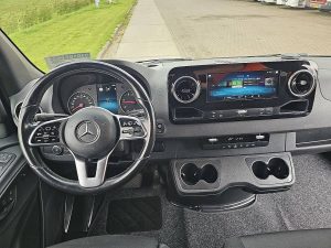 Deska rozdzielcza i stanowisko kierowcy — Mercedes-Benz SPRINTER 319 L2H2 MBUX10  LED!! z 2023 roku